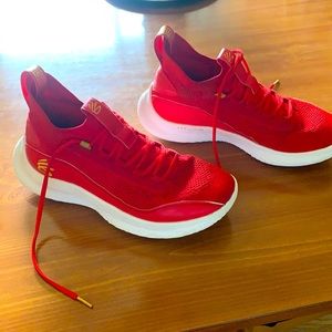 Curry 8 flow basketball shoes.  Men’s 10.5, red.